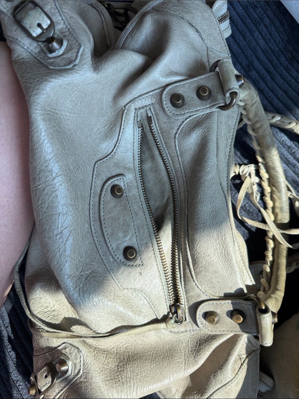 Vintage Greige Balenciaga Leather City Handbag - Picture 16 of 16